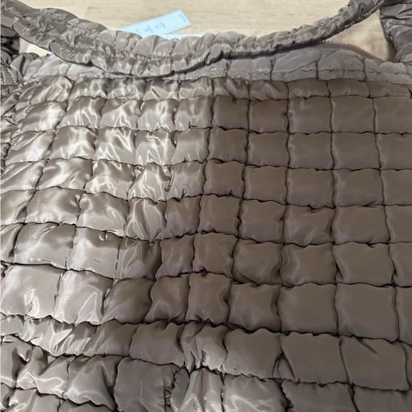 HUGOOME Large Chocolate Brown Quilted Puffer Tote with Mini Pouch NWT - Picture 8 of 11